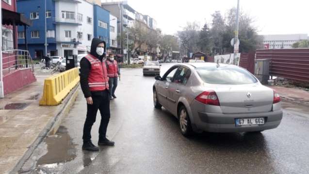 Kent merkezi girişinde tek tek sorgulanıyorlar...