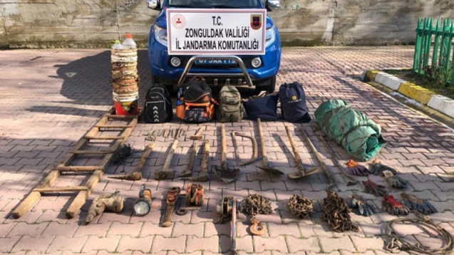 Kaçak kazı yapan 6 kişi suçüstü yakalandı