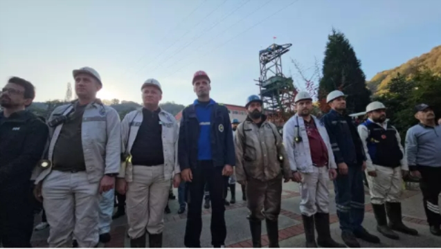 Karanlığın Emekçileri Ata’sını Unutmadı