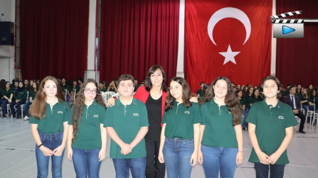 ROZETLERİ MEZUNLAR TAKTI...