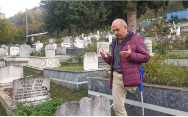 Depremde kaybettikleri yakınlarını ziyaret ettiler...