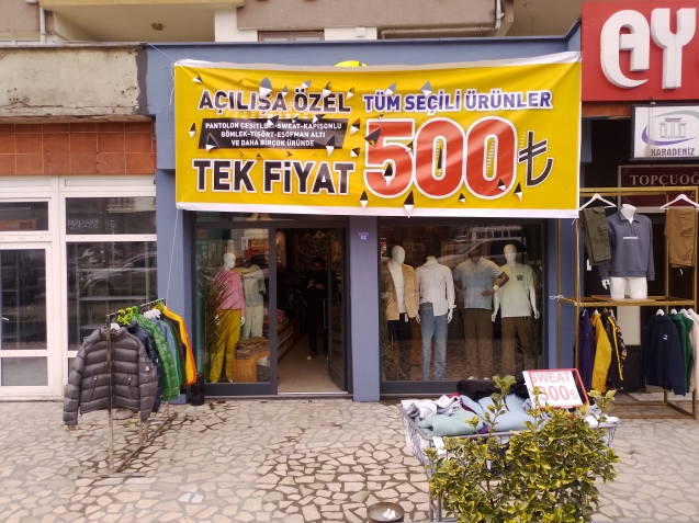 Kıyafet satmıyoruz... Stil yaratıyoruz...