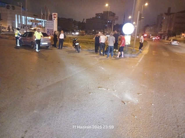 Otomobil ve motosiklet çarpıştı... 1 yaralı...