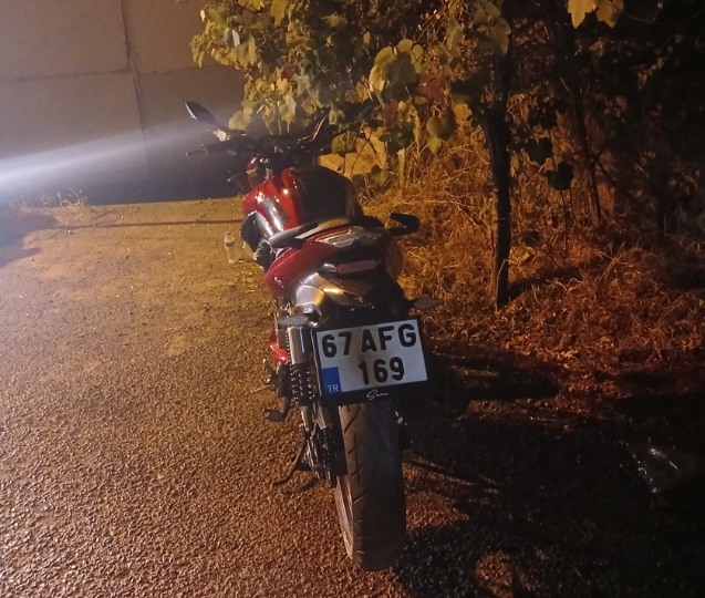 Motosiklet sürücüsü düşerek yaralandı....