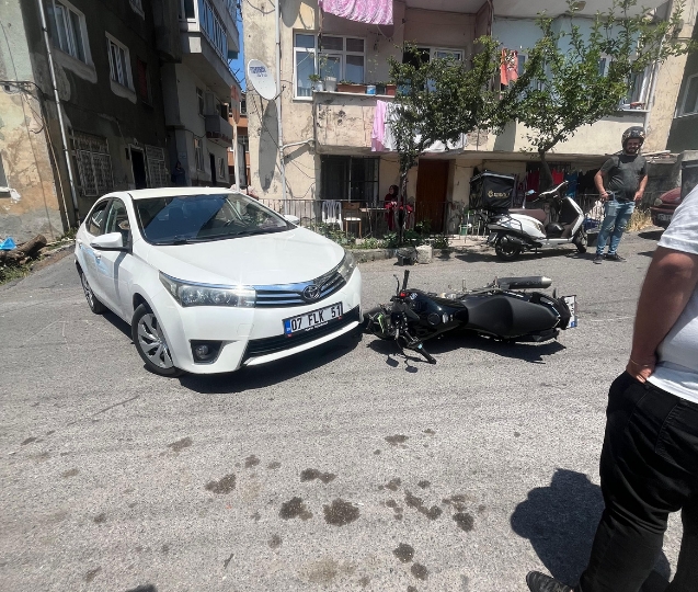 Otomobil ile motosiklet çarpıştı... 1 yaralı...