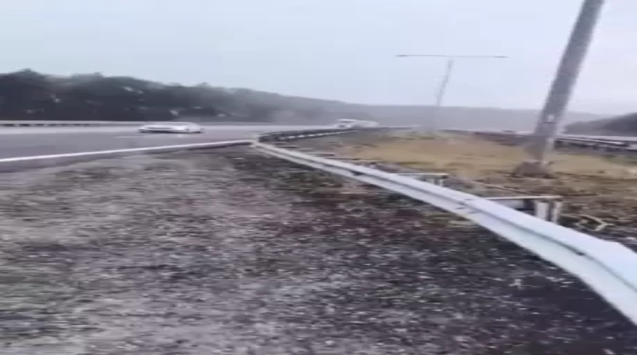 Otoyol geçişine kar yağdı...