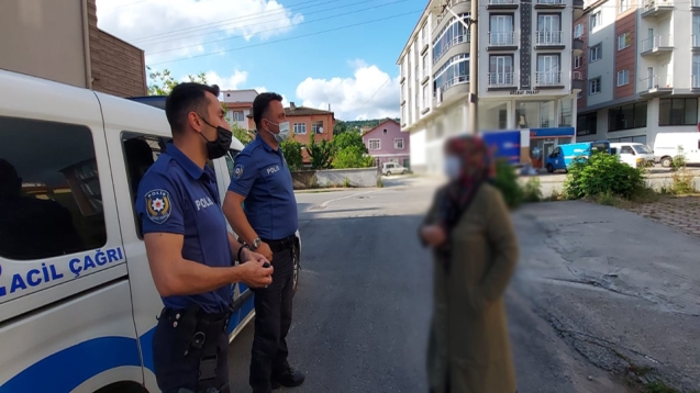Annesini bıçakla kovaladı...
