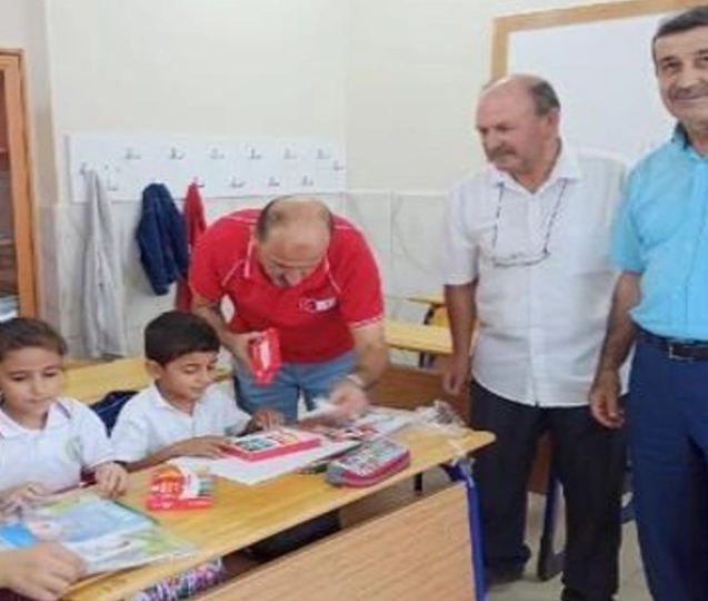 Kızılay’dan depremzede öğrencilere kırtasiye yardımı