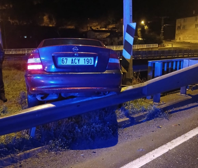 Minibüs ile otomobil çarpıştı.. 1 yaralı...