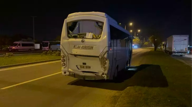 İşçileri taşıyan 3 midibüs kaza yaptı... 11 yaralı...