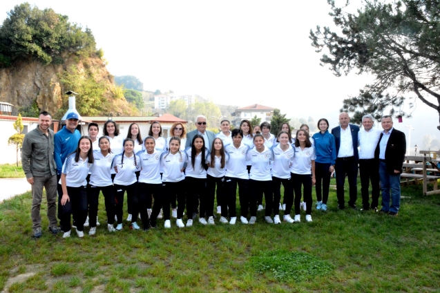 KADIN FUTBOL TAKIMIYLA MORAL BULUŞMASI...