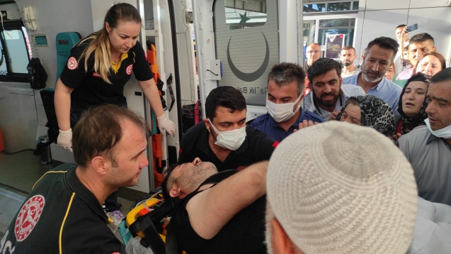 Dehşet saçan şahıs 3 kişiyi vurarak yaraladı.
