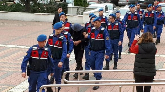 Arkadaşını boğazını keserek öldürdü: 15 yıl hapis