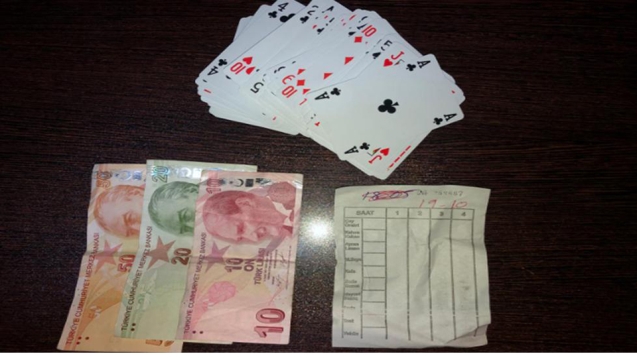 Polisten kumar oynayanlara suçüstü baskın...