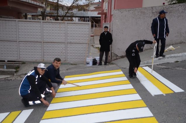 Öğrenciler için yaya geçidi yapılıyor…