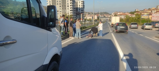 Karşıya geçmek istedi... Minibüs çarptı...