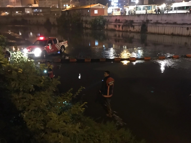 Dereye düştü...ekipler olay yerinde...