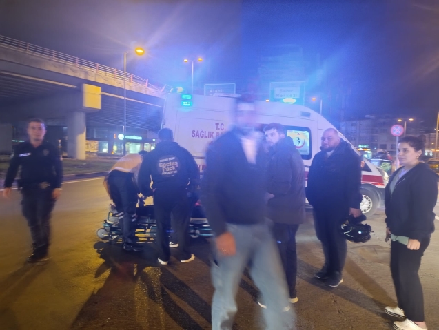 Motosiklet sürücüsü düşerek yaralandı...