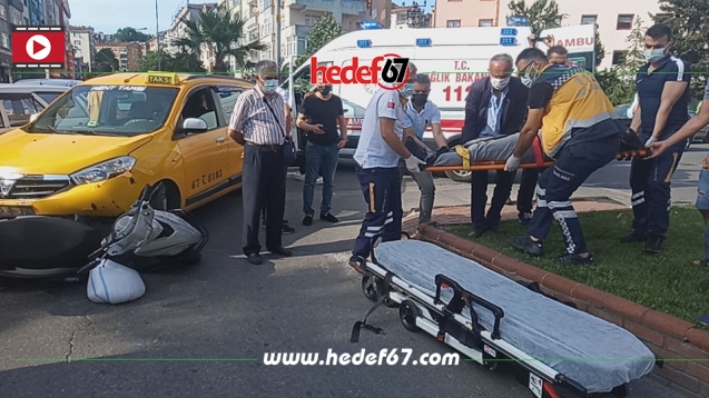 Ticari taksi ile motosiklet çarpıştı...