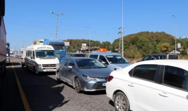 Otoyolun Ankara yönü kapandı ulaşım yavaşladı