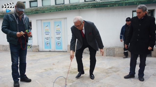 “ESKİ OYUNCAKLARINIZI GETİRİN, İSMİNİZLE SERGİLEYELİM”...