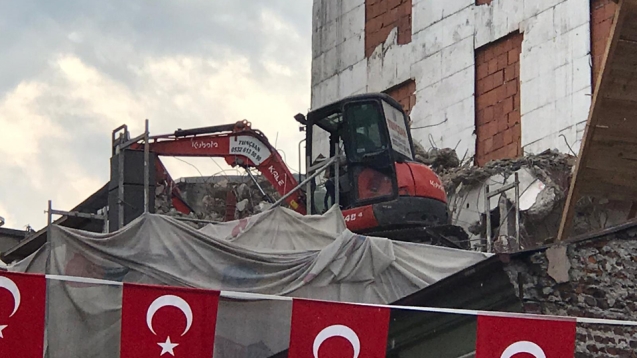 Binanın 4’üncü katına çıktı: Görenler şaşkına uğradı...
