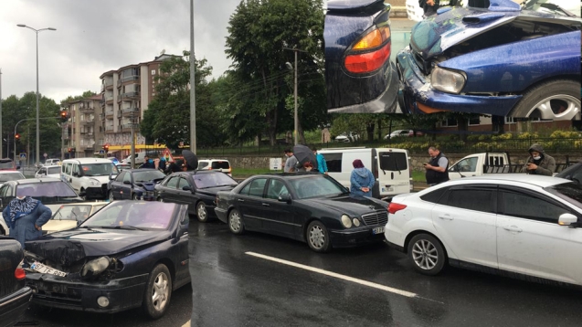 Zincirleme kaza 5 araç hasar gördü...