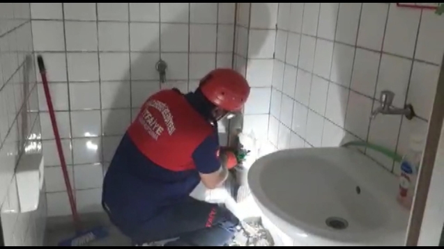 İTFAİYE EKİPLERİ BİR CAN DAHA KURTARDI...