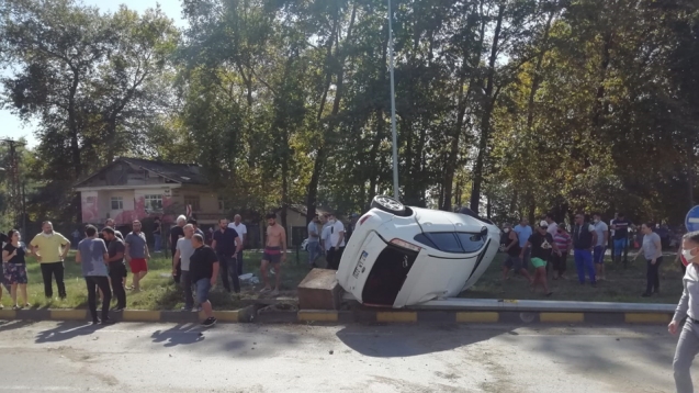 Otomobil takla attı...