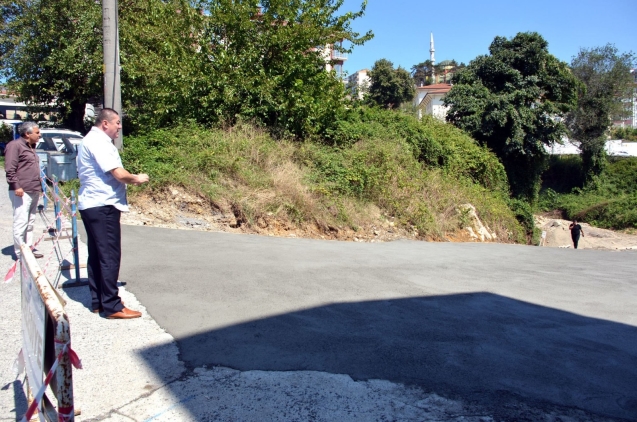 Beton yol çalışmalarını inceledi…