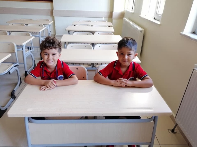 İlk günlerinde arkadaşları ile tanıştılar...