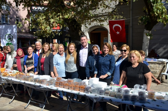 TÜRK ANNELER DERNEĞİ ALAPLI ŞUBESİNDEN ANLAMLI KERMES...