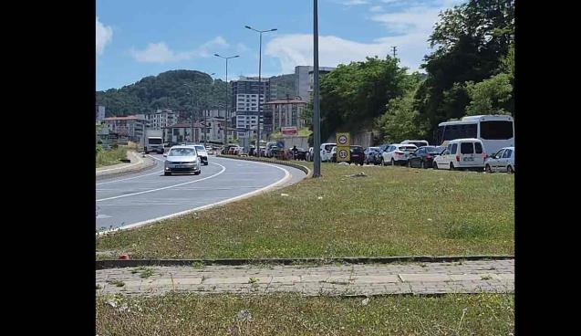 Yol çalışması ışıklar trafiği kilitledi…