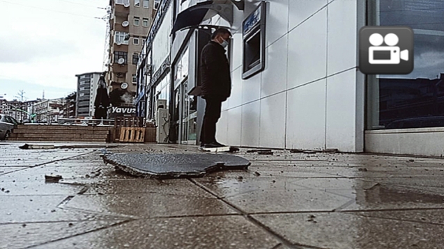 Binalar dökülüyor…