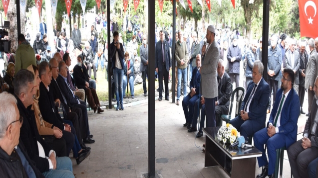 ŞEHİR MEZARLIĞINDAKİ MEVLİD PROGRAMINA YOĞUN İLGİ