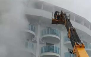 Otelde yangın... 10 kişi dumandan etkilendi...