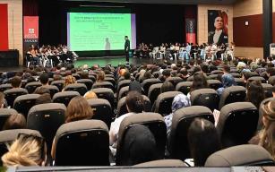 Salon doldu, taşan ilgi için LED ekran kuruldu…