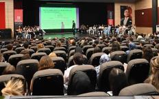 Salon doldu, taşan ilgi için LED ekran kuruldu…