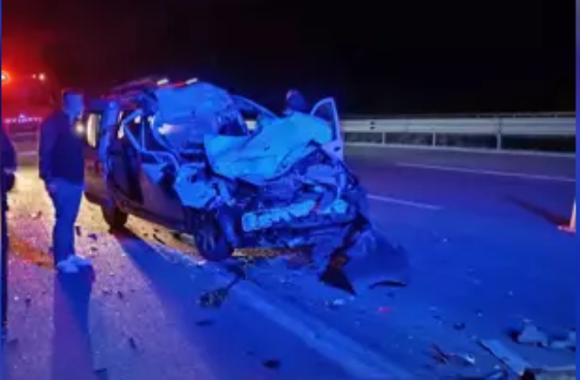 Ölümlü kaza... Ticari araç TIR'a çarptı...