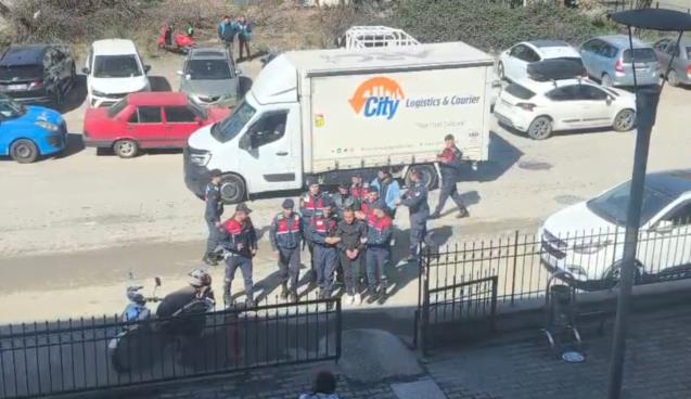 Hırsızlık iddiası... 3 kişi gözaltına alındı...