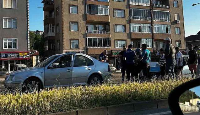 Yayaya yol verecekti… Kaza beraberinde geldi…