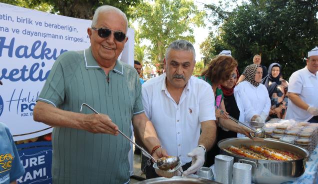Belediye binlerce kişiye aşure dağıttı...