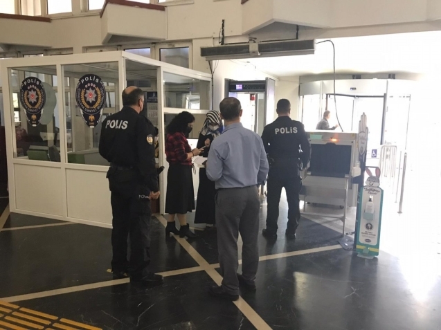 Temaslı kadın polis noktasında yakalandı...