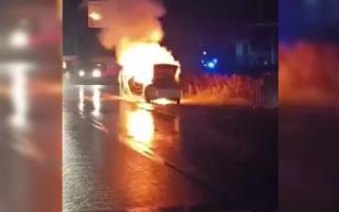 Park halindeki otomobil yandı...