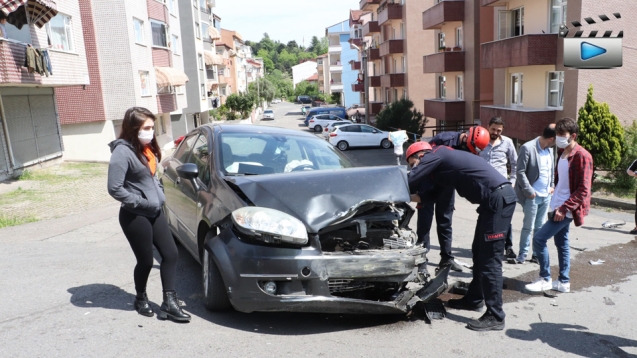 3 ARAÇ'IN KARIŞTIĞI KAZADA 2 KİŞİ YARALANDI...