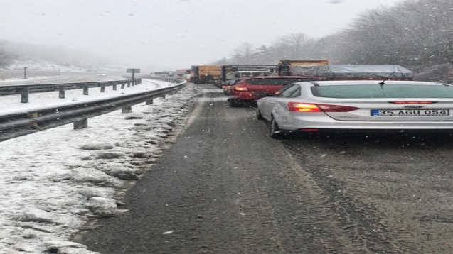 Zonguldak’a gidiş istikameti trafiğe kapandı...