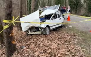 Otomobil ağaca çarptı... 1 ölü, 2 yaralı...