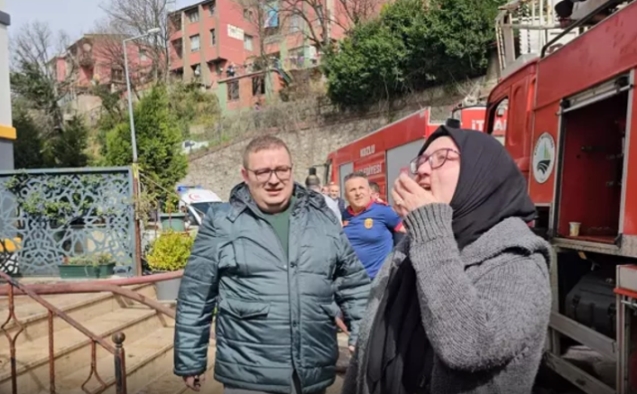 HAYVANLARI İÇİN MASKE İLE EVE GİRDİ
