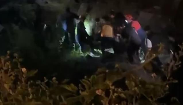 Alkollü şahıs, ormanlık alana düştü...