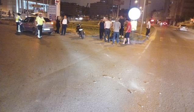 Otomobil ve motosiklet çarpıştı... 1 yaralı...
